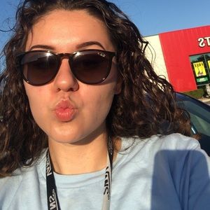 Meet your Posher, Ariana